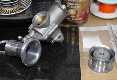 Testing thread of bellmouth in carb